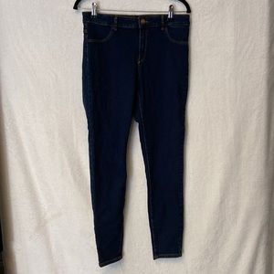 Amisu brand blue jeans jeggings.